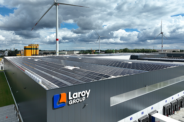 Près de 4 000 panneaux solaires sur les toits du nouveau entrepôt